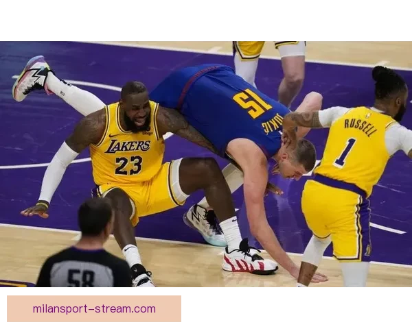 湖人提前缴械被批惨遭羞辱 勒布朗末节眼神空洞无力回天